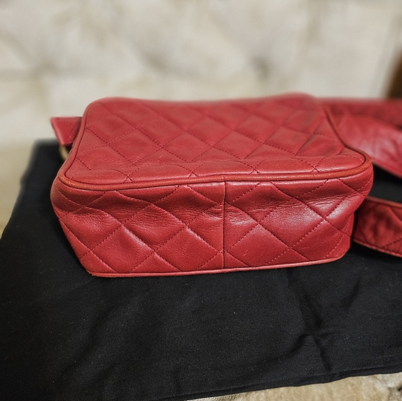 (SOLD)Rare Authentic Vintage Chanel red camera bag with charms. - Picture 5 of 16